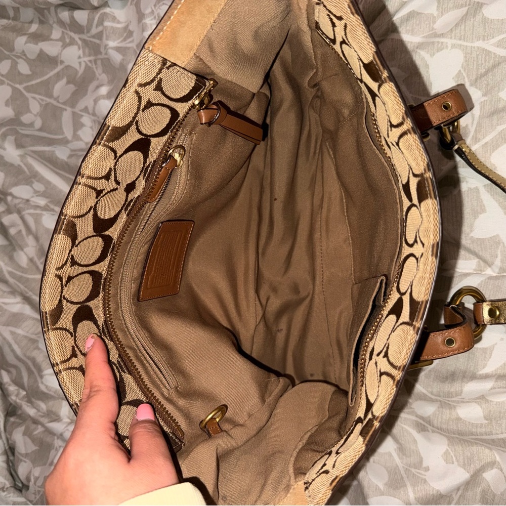 Coach Signature Brown and Tan Tote Vintage 🤎 - Picture 9 of 10